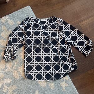 Everly Black and White Geometric Top